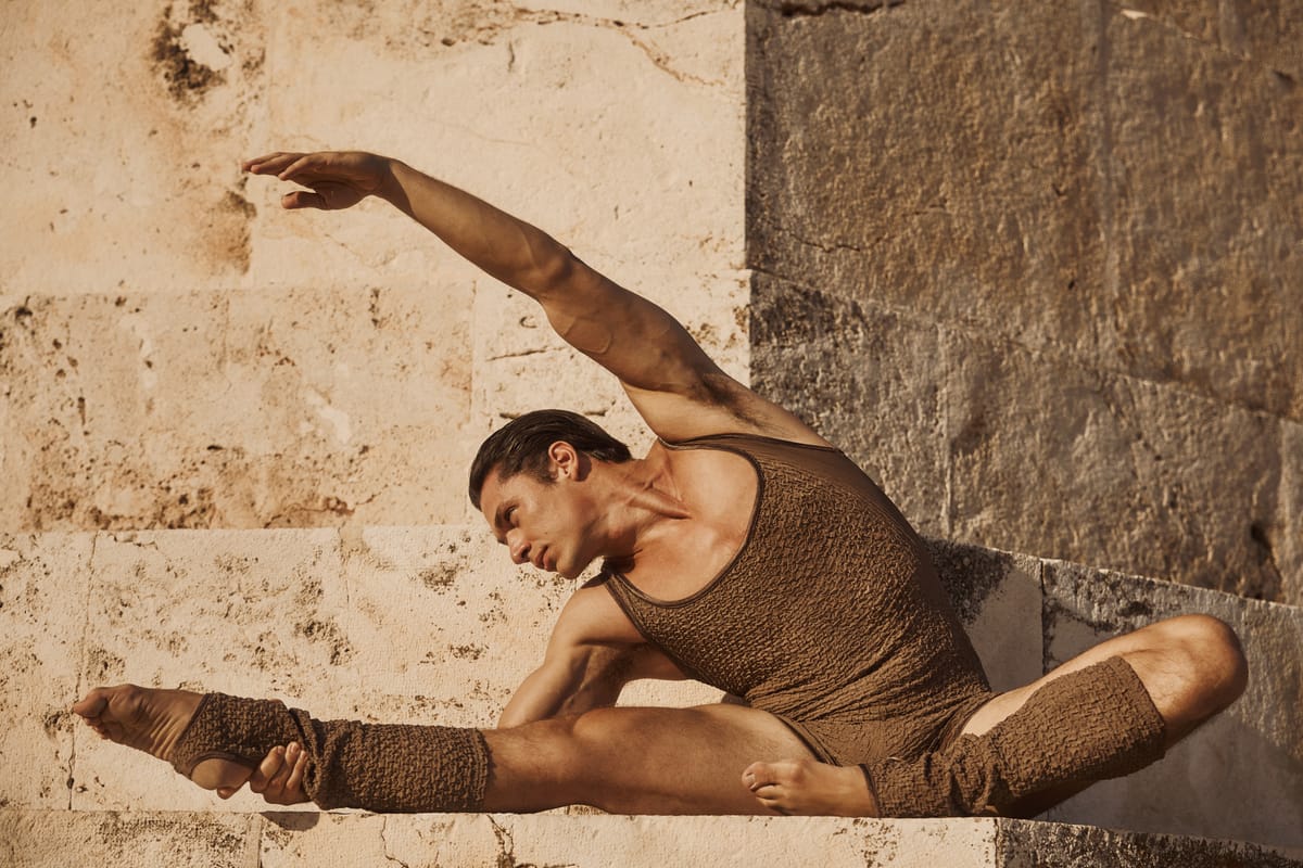 Underwear that is en pointe